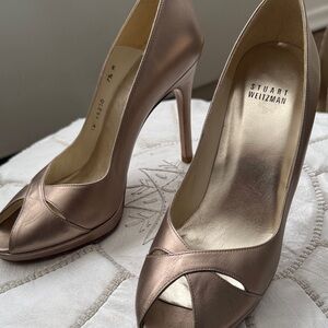 Stuart Weitzman Women's Peep Toe Heels - Metallic soft gold